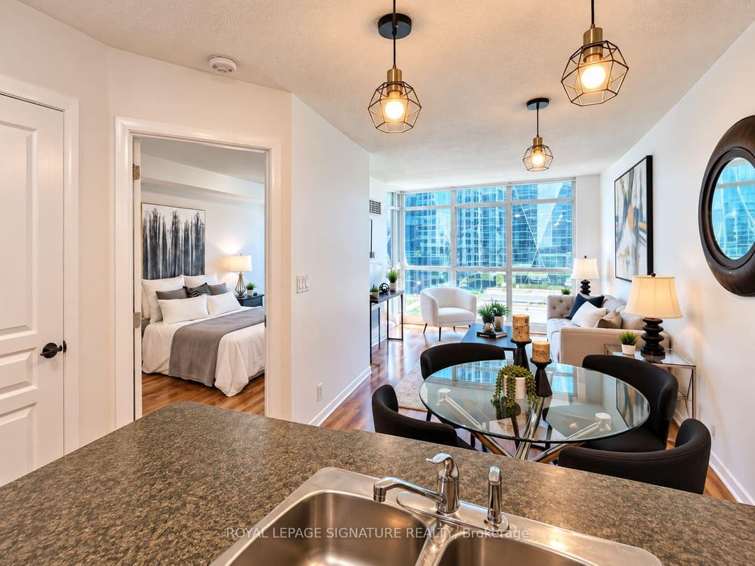 18 Yonge Street Unit 1801, Downtown Toronto / Waterfront