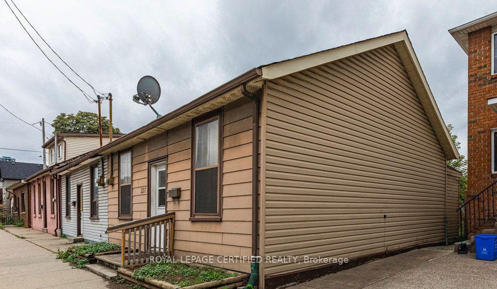 227 Wellington Street, Hamilton