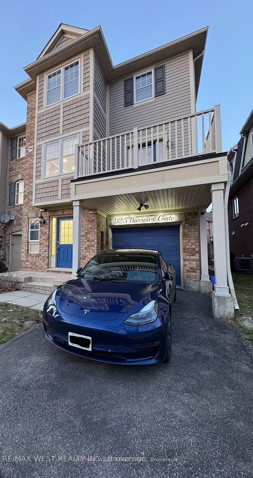 925 Burrows Gate, Milton