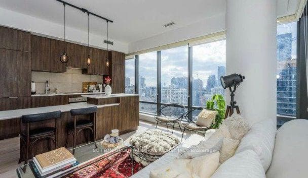 5 St Joseph Street Unit 1605, Downtown Toronto / Waterfront