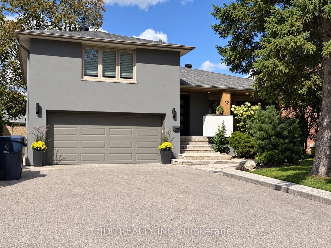 32 Ashmount Crescent, Etobicoke (Kingsview Village / Humber Heights)