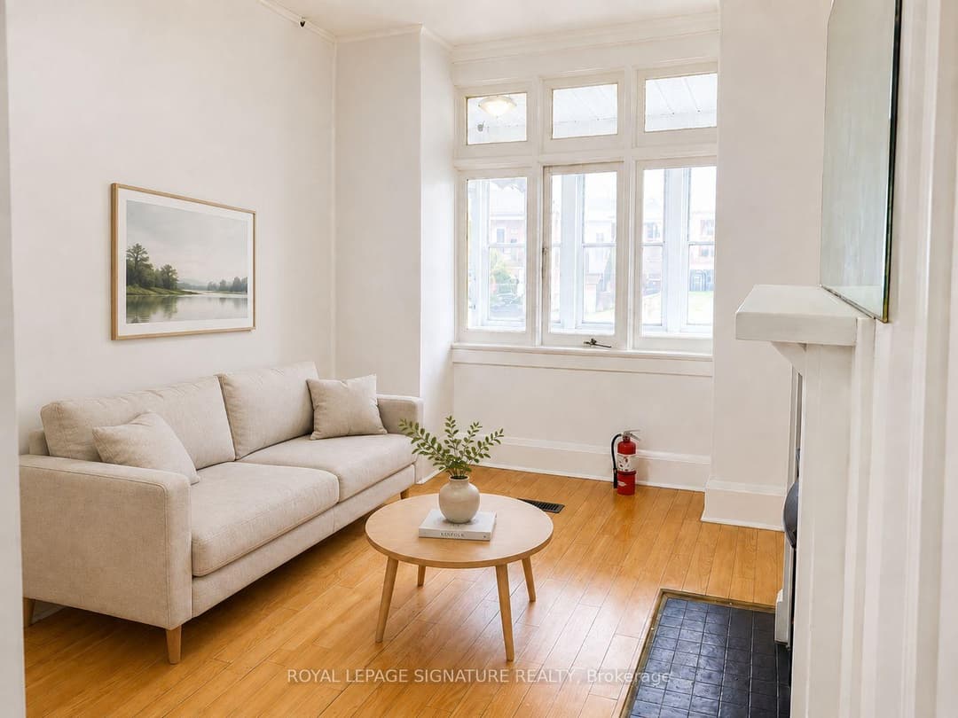 916 Woodbine Avenue, The Beaches / Upper Beaches