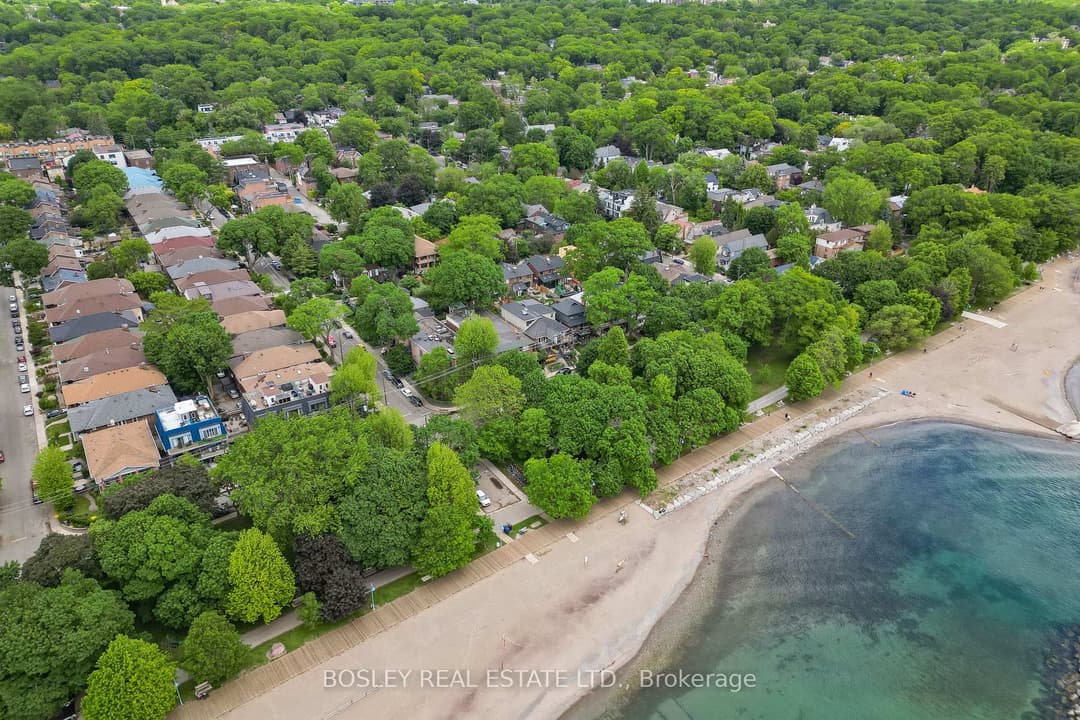 15 Glen Manor Drive Unit 204, The Beaches / Upper Beaches