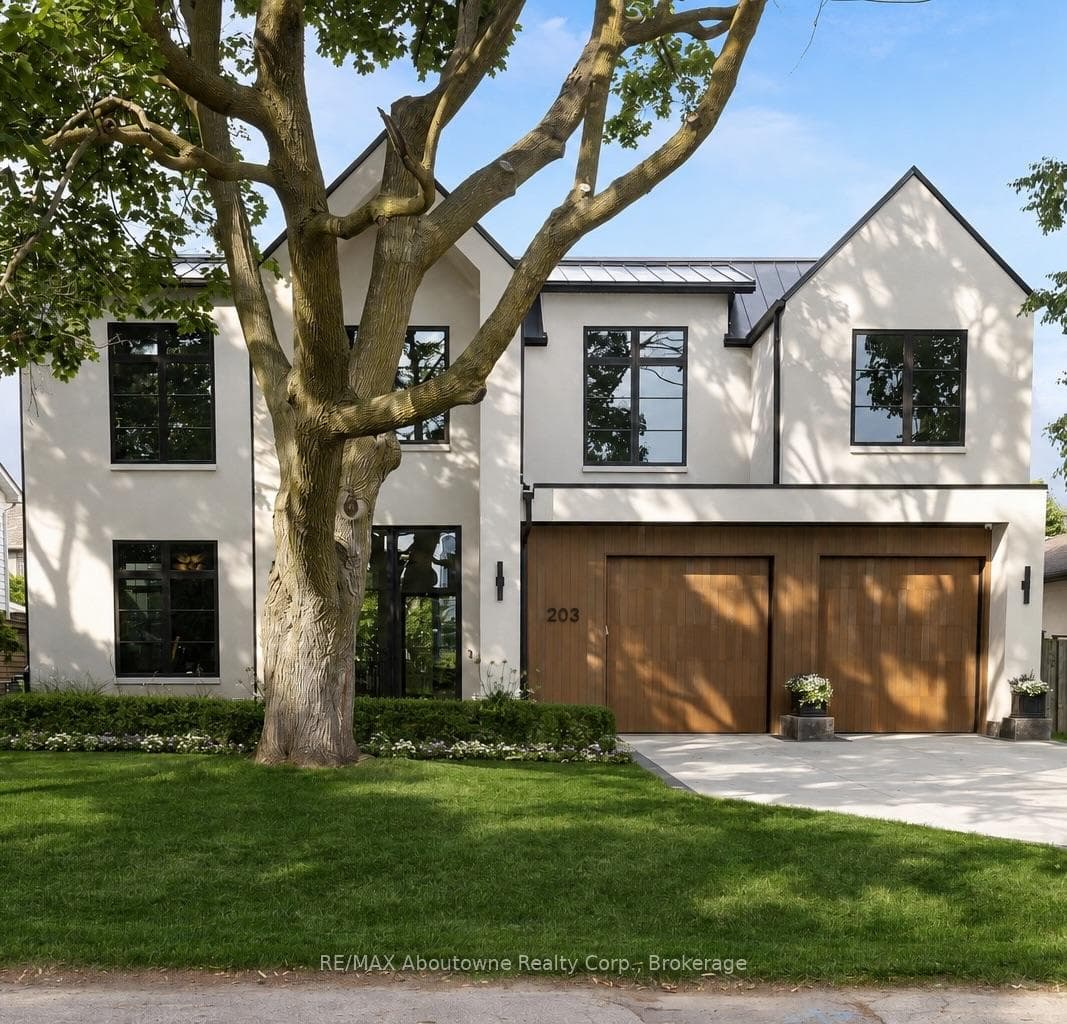 203 Weybourne Road, Oakville