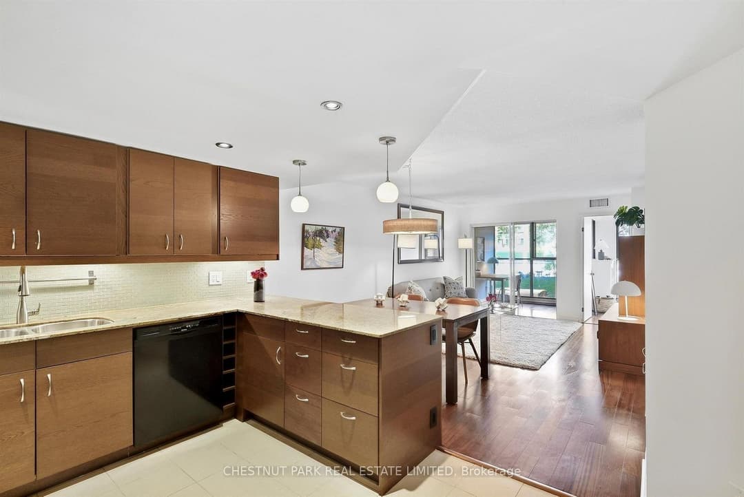 65 Scadding Avenue Unit 211, Regent Park / Cabbagetown / St. James Town