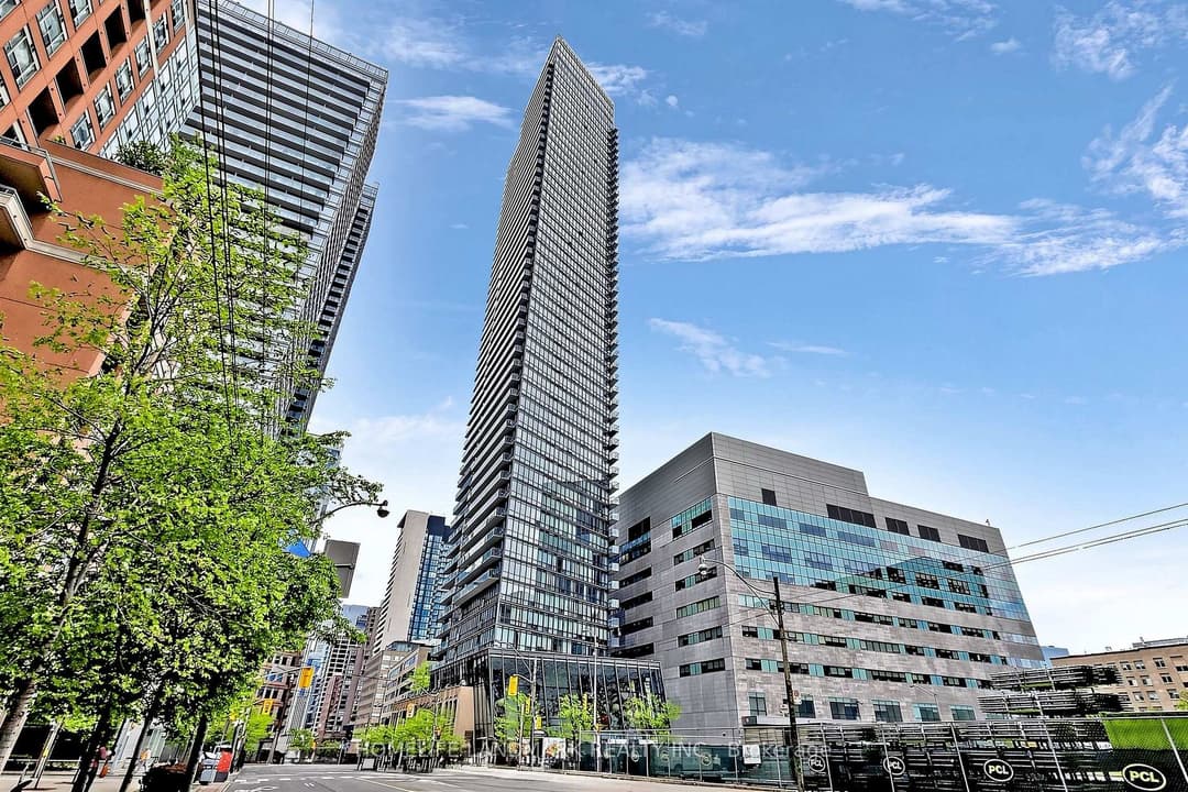832 Bay Street Unit 204, Downtown Toronto / Waterfront