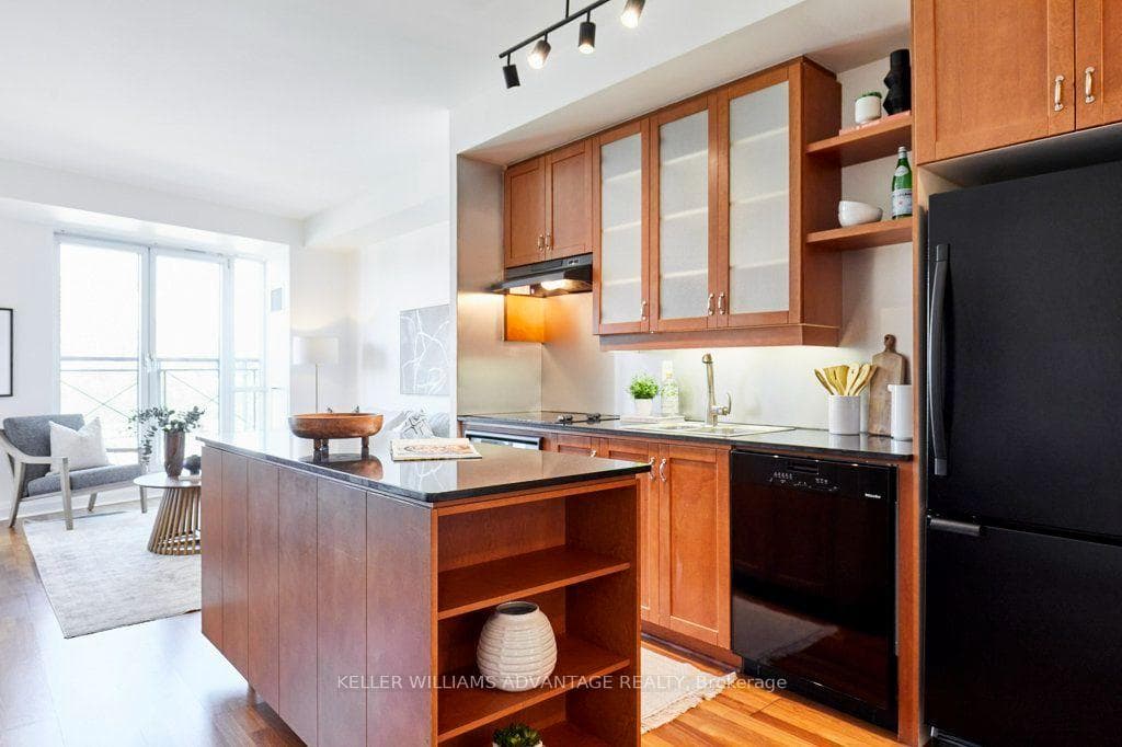 20 Scrivener Square Unit 806, Rosedale / Moore Park