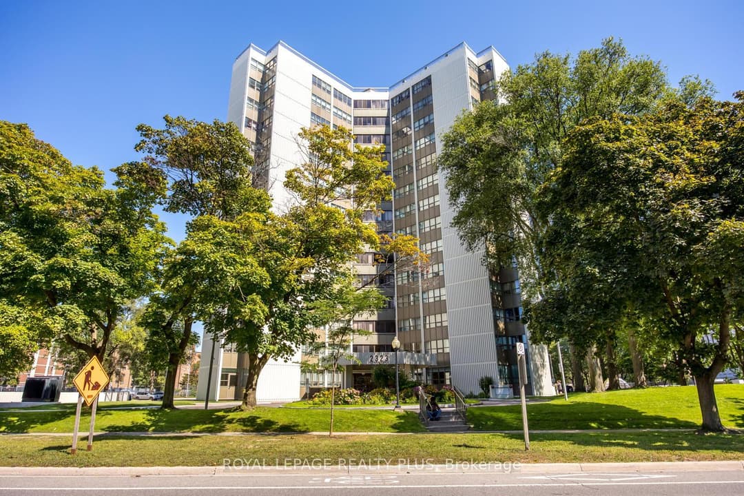 2323 Confederation Parkway Unit 408, Mississauga