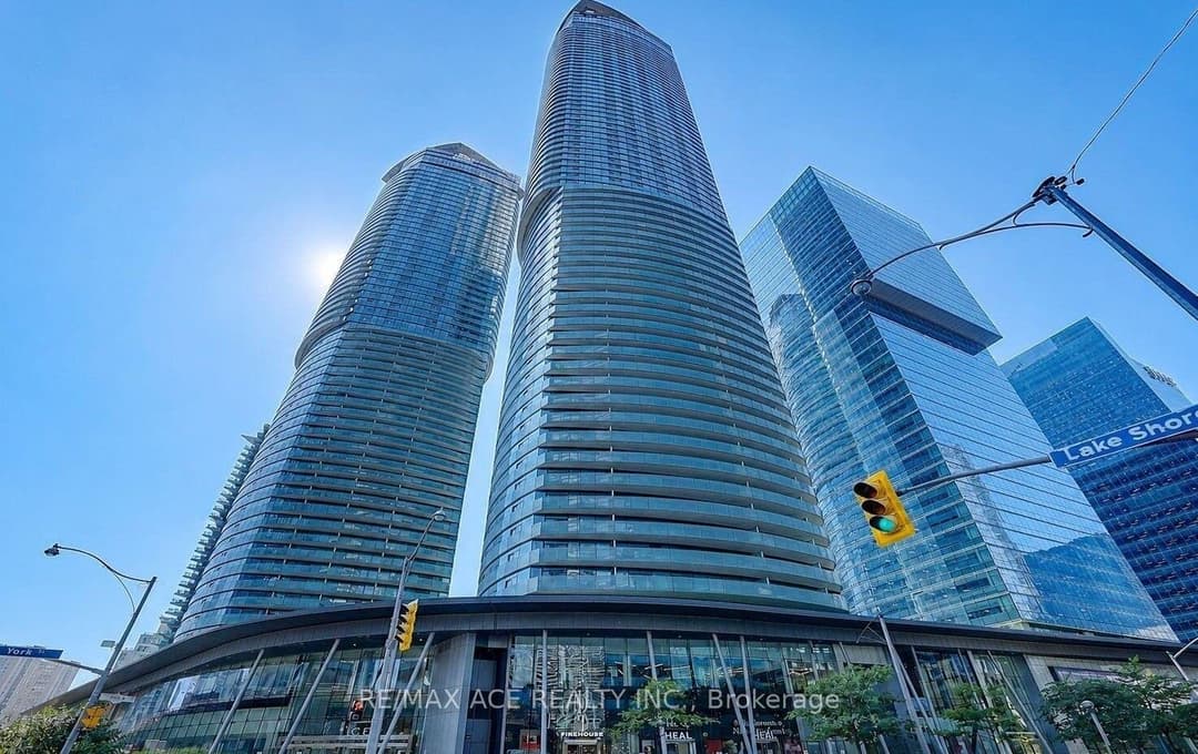 12 York Street Unit 404, Downtown Toronto / Waterfront