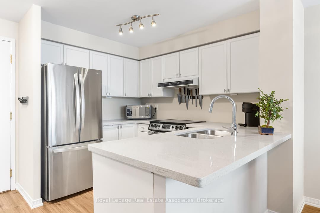 2565 Erin Centre Boulevard Unit PH7, Mississauga