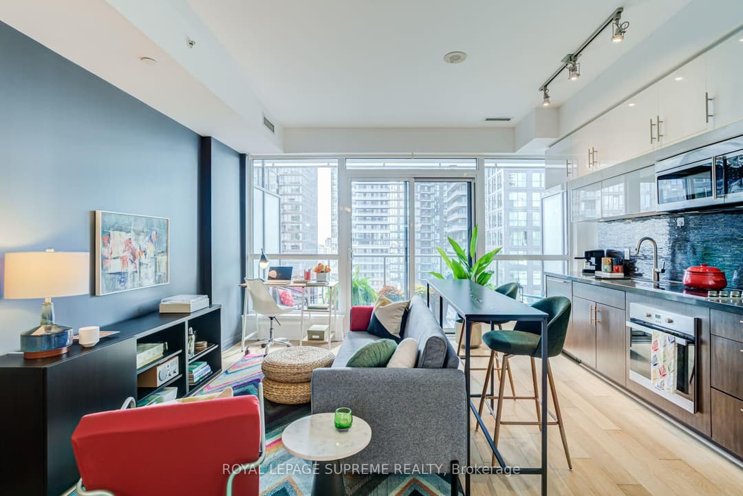 8 Mercer Street Unit 1710, Downtown Toronto / Waterfront