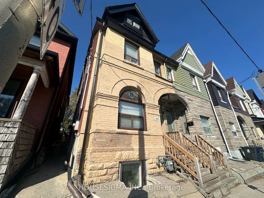 888 Dundas Street, Riverdale / Leslieville