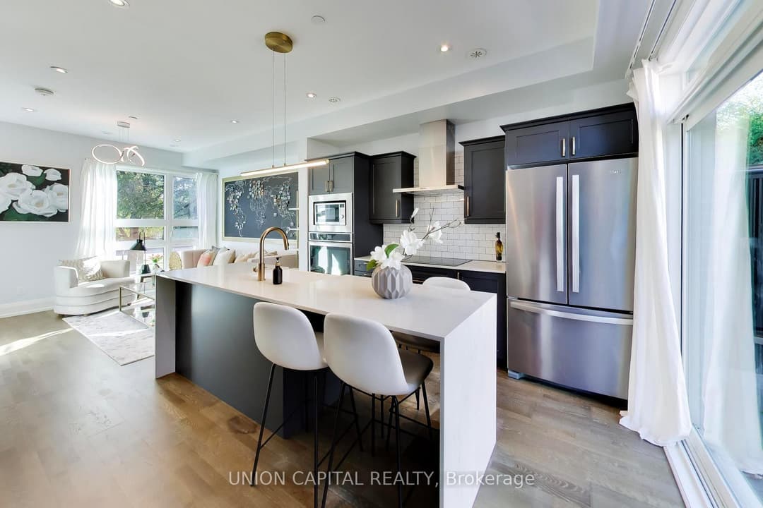 952 Dundas Street, Riverdale / Leslieville