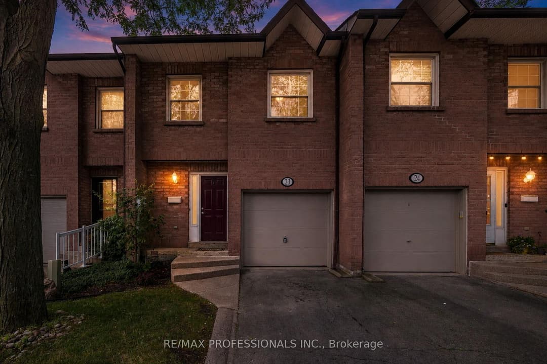 2004 Glenada Crescent Unit 23, Oakville