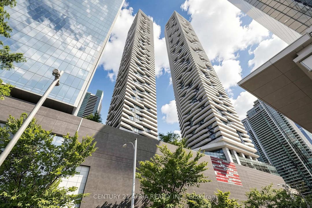 88 Harbour Street Unit 5205, Downtown Toronto / Waterfront