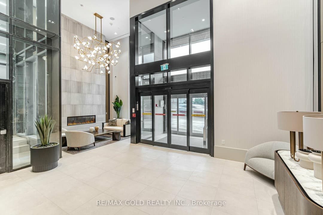 2020 Bathurst Street Unit 216, Forest Hill / Deer Park