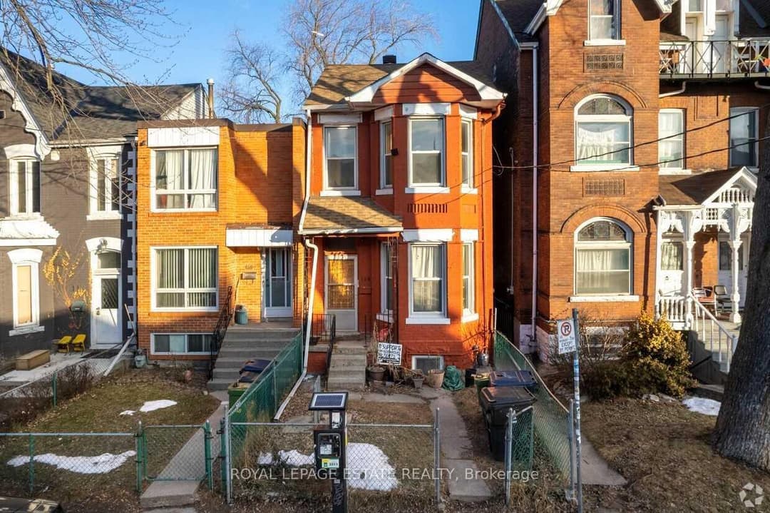 114 Baldwin Street, Downtown Toronto / Waterfront