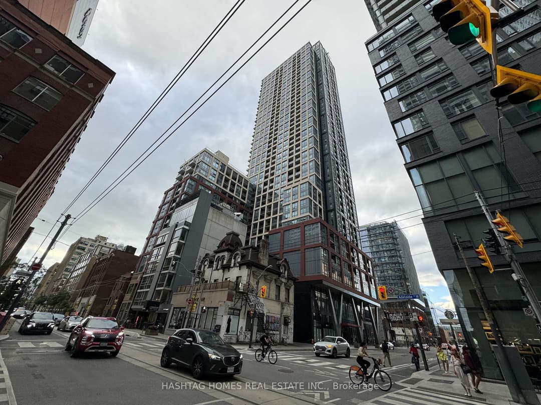 108 Peter Street Unit 5208, Downtown Toronto / Waterfront