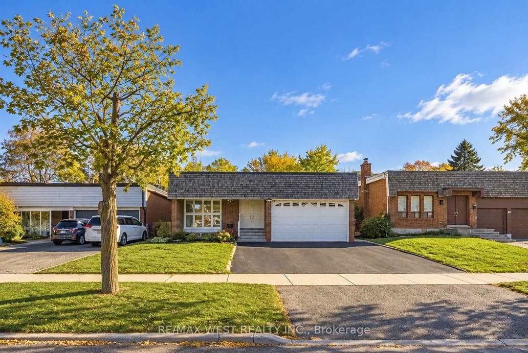 42 Masseygrove Crescent, Etobicoke (West Mall / Rexdale)