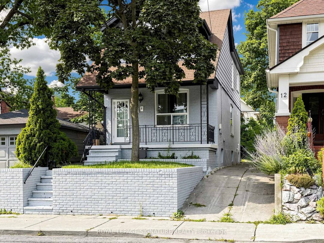 8 Harris Avenue, The Beaches / Upper Beaches