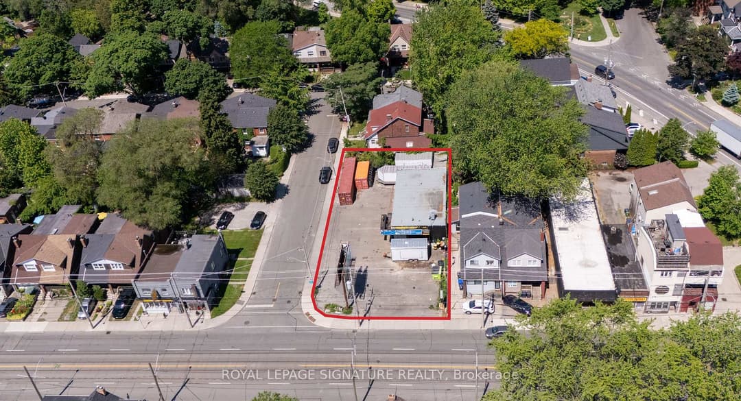 76 Kingston Road, The Beaches / Upper Beaches