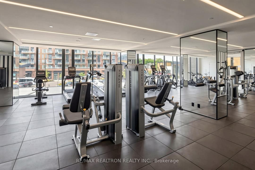 220 Missinnihe Way Unit 817, Mississauga