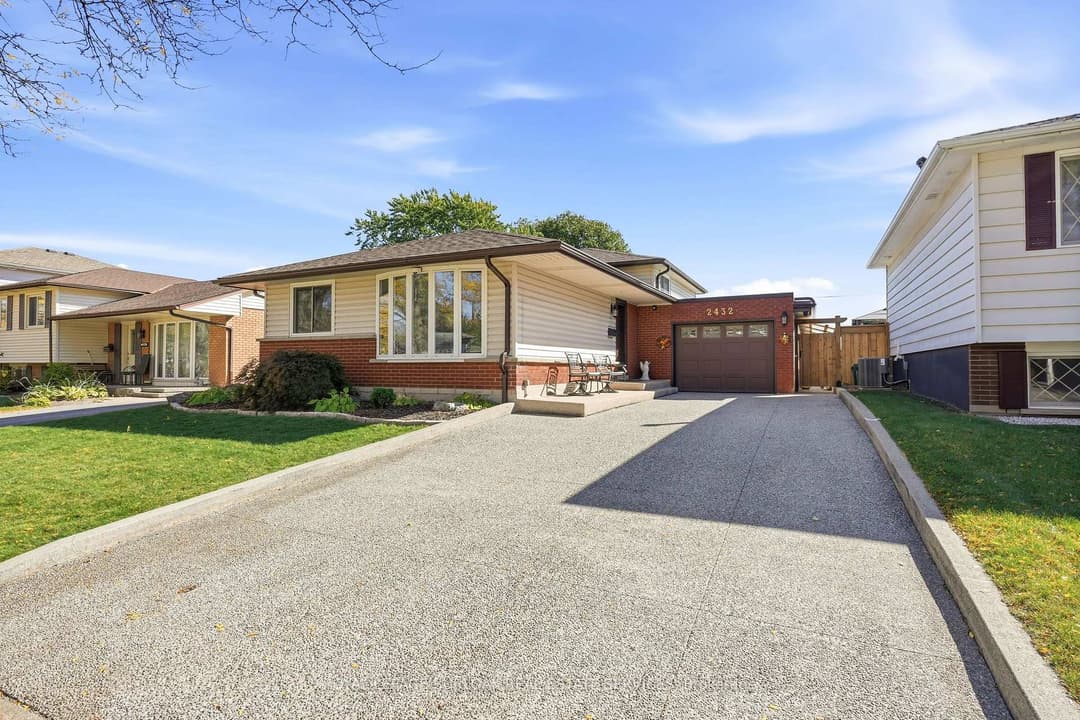 2432 Cyprus Avenue, Burlington