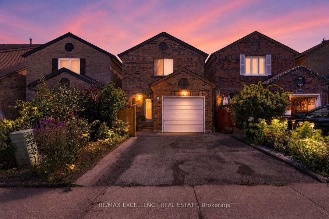 91 Woolenscote Circle, Etobicoke (West Mall / Rexdale)