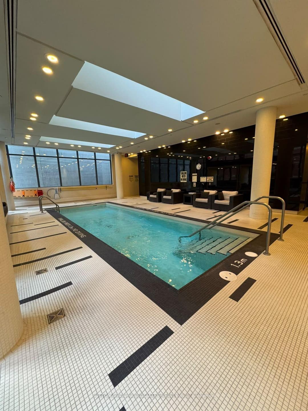 770 Bay Street Unit 2411, Downtown Toronto / Waterfront