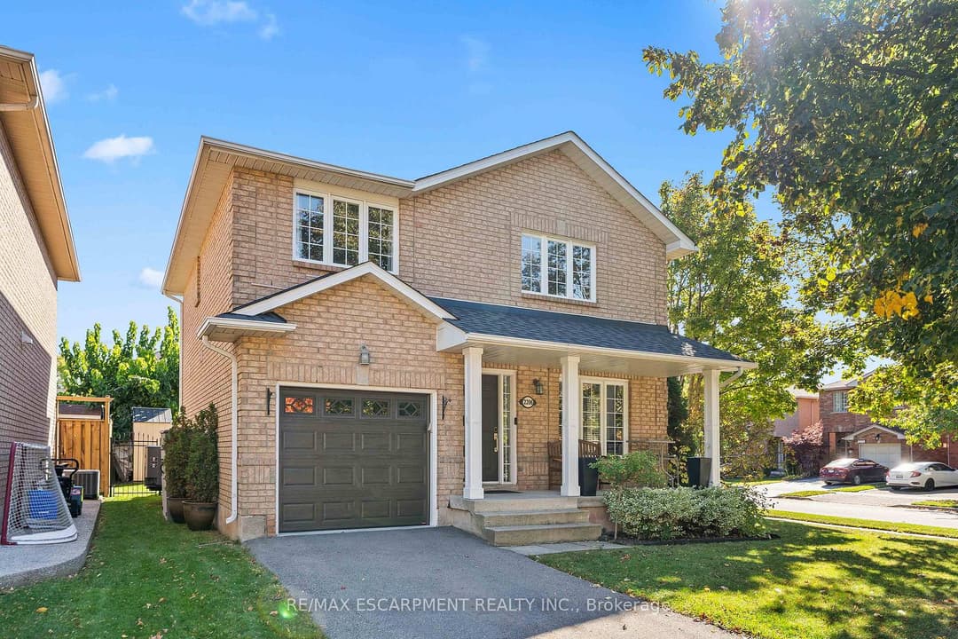 2206 Golden Orchard Trail, Oakville