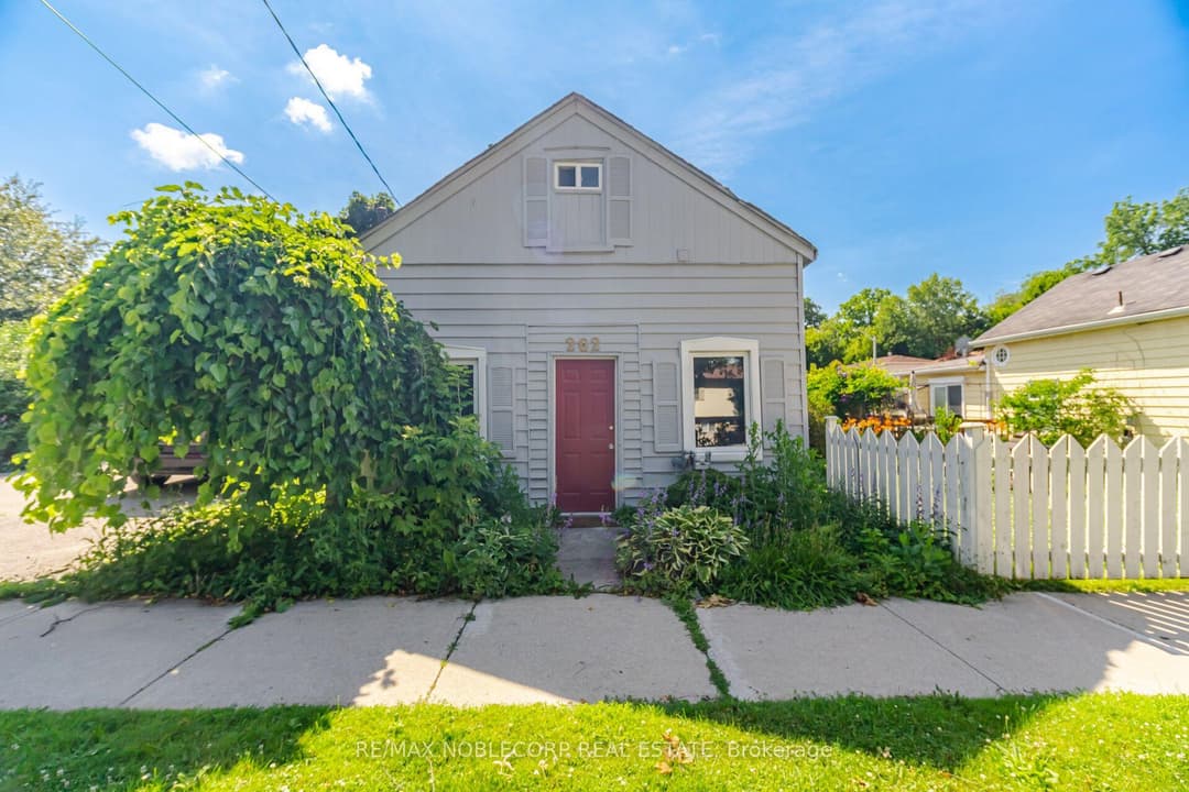 262 Pine Street, Milton
