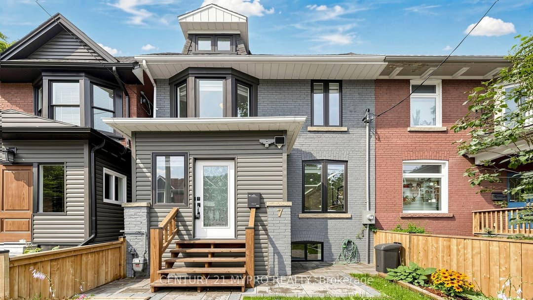 7 Cherry Nook Gardens, Riverdale / Leslieville