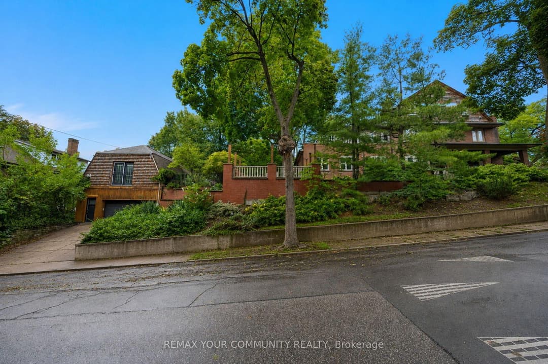 62 Indian Grove, High Park / Junction / Roncesvalles