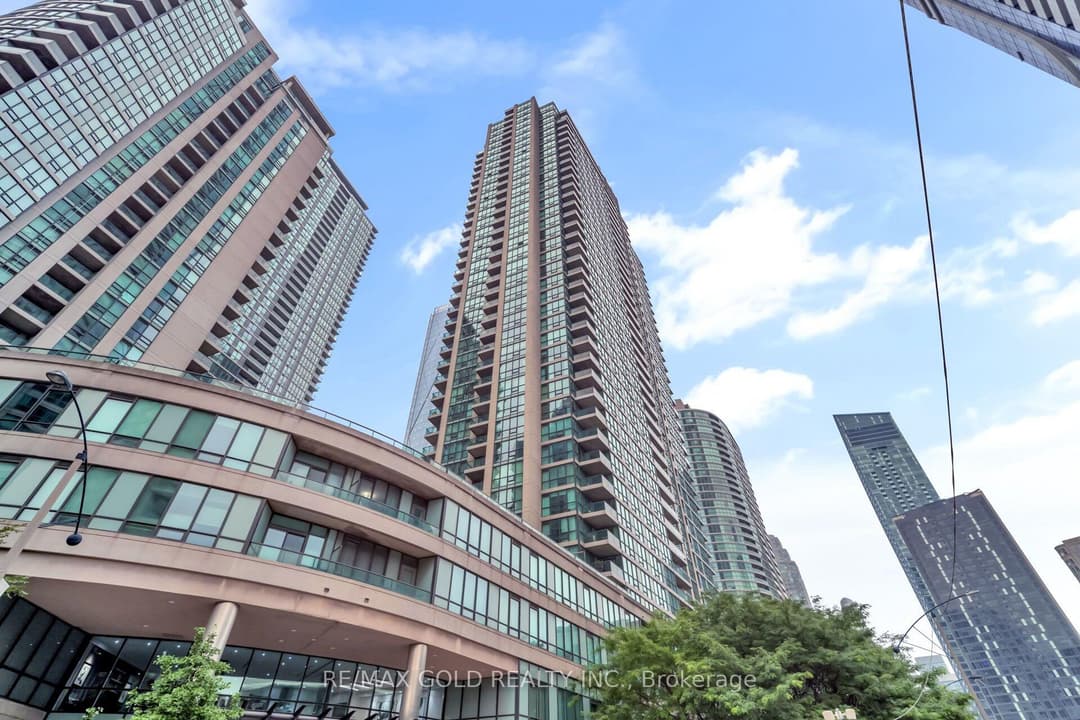 16 Yonge Street Unit 1808, Downtown Toronto / Waterfront