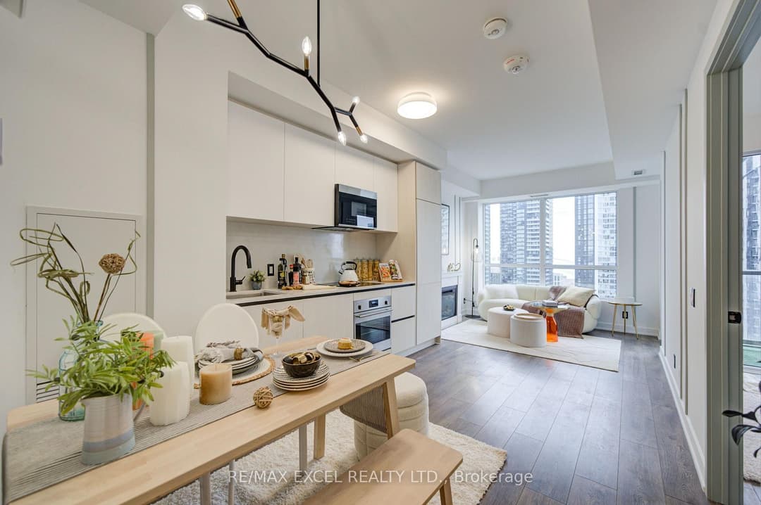 108 Peter Street Unit 2708, Downtown Toronto / Waterfront
