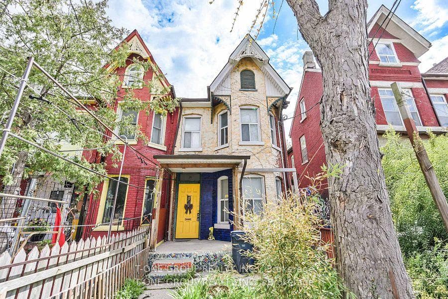 15 Kensington Avenue, Downtown Toronto / Waterfront