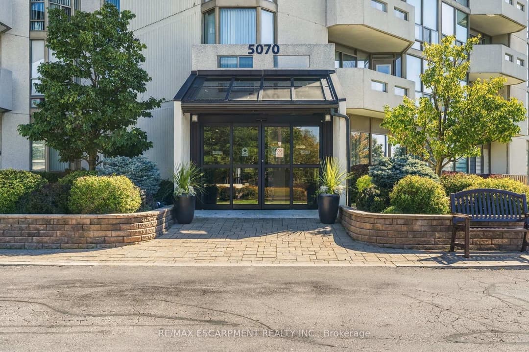 5070 PINEDALE Avenue Unit 302, Burlington