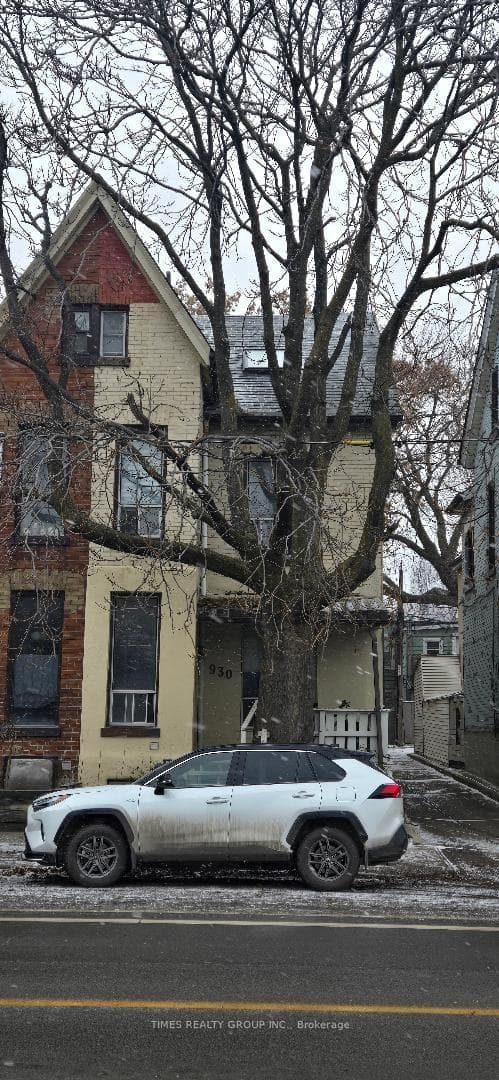 930 Dundas Street, Riverdale / Leslieville