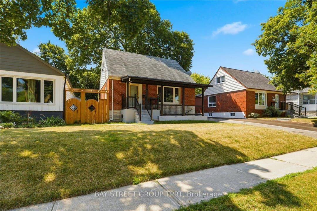 134 Clearbrooke Circle, Etobicoke (West Mall / Rexdale)