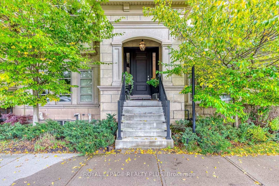 221 Hanover Street, Oakville