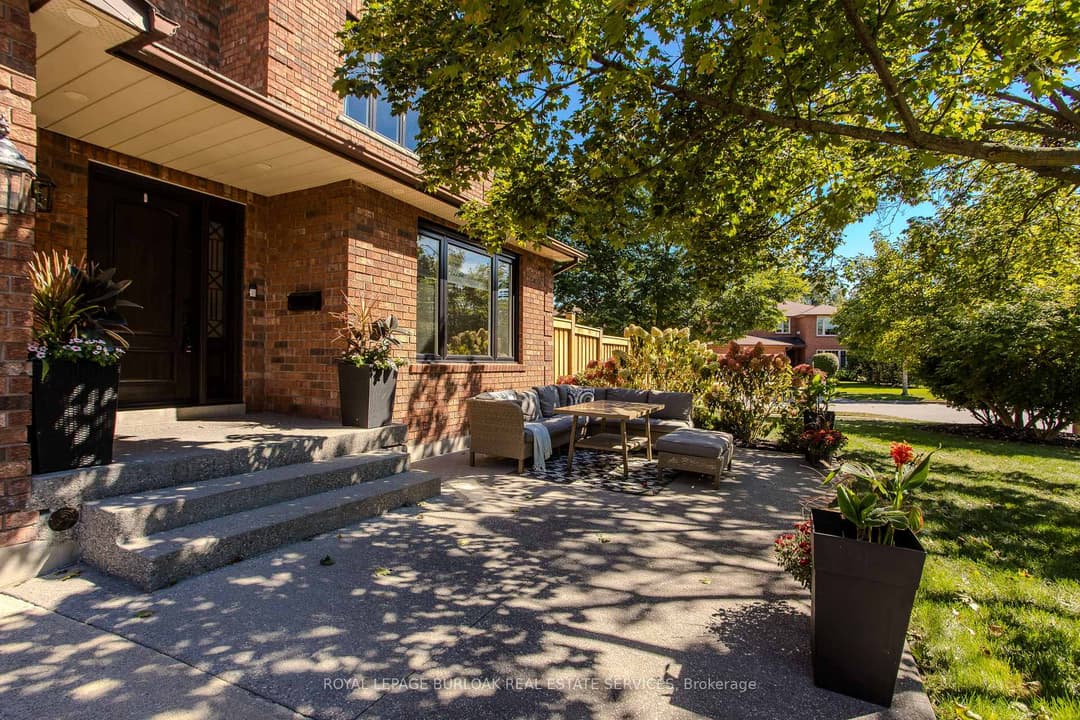 541 Hambling Court, Burlington