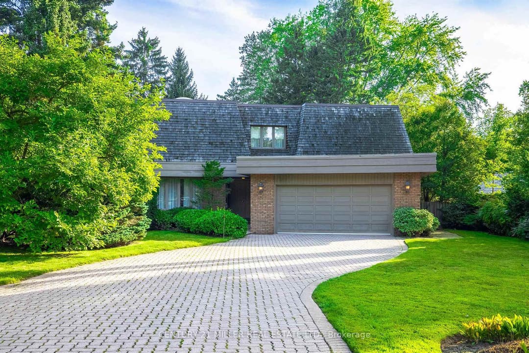 16 Colonial Crescent, Oakville