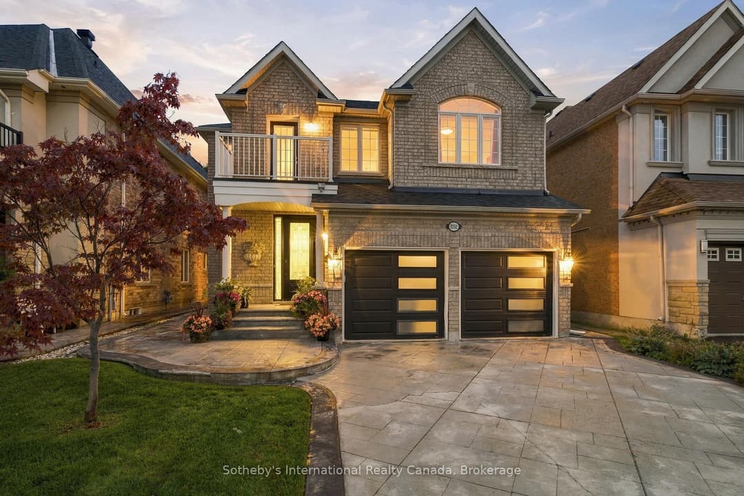 3352 Erin Centre Boulevard, Mississauga