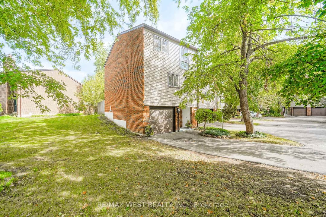 250 Satok Crescent Unit 36, Milton