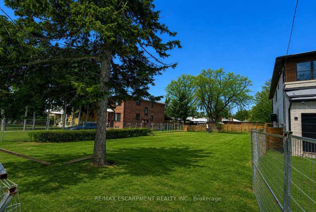19A Broadview Avenue, Mississauga
