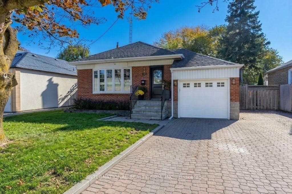 582 South Service Road, Mississauga