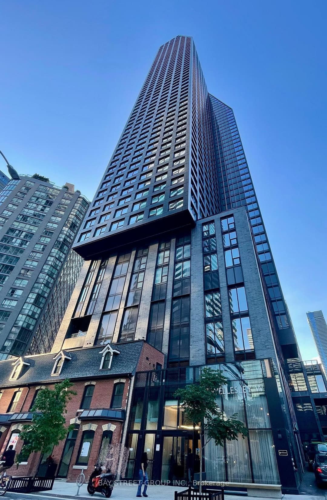 8 Wellesley Street Unit 4009, Downtown Toronto / Waterfront