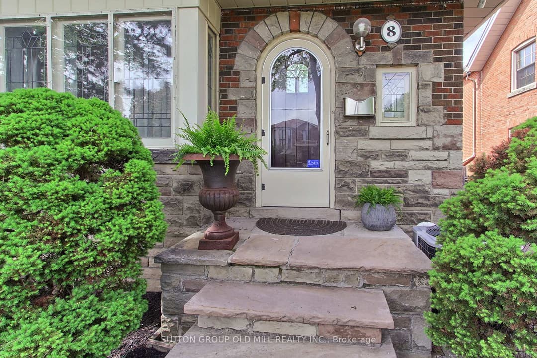 8 Lockheed Boulevard, Etobicoke (Kingsview Village / Humber Heights)