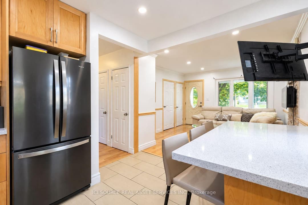2014 Balsam Avenue, Mississauga