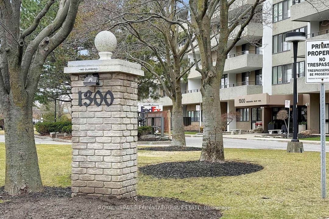 1300 Mississauga Valley Boulevard Unit 902, Mississauga